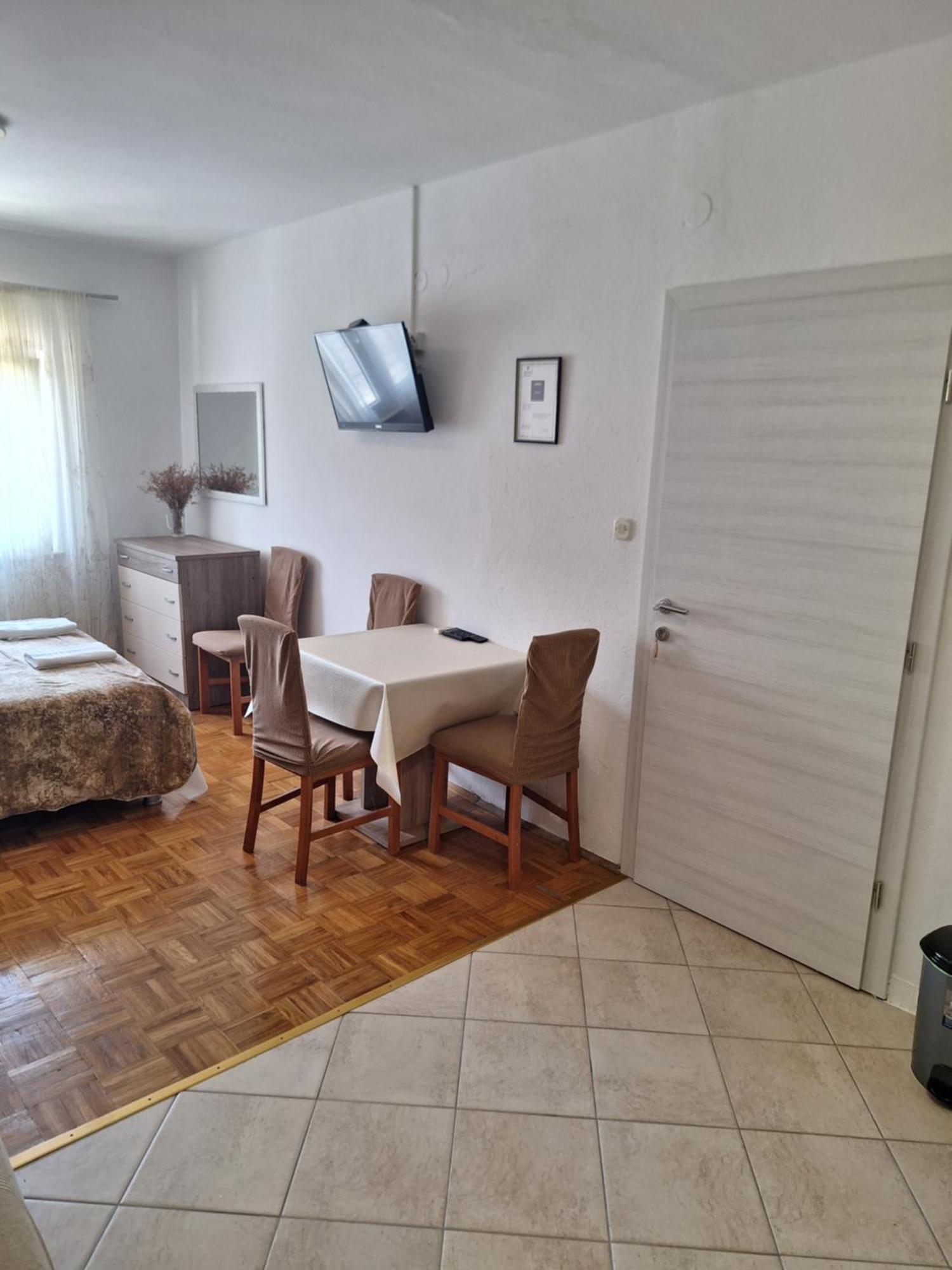 Diana Rooms And Apartments ستاريغغاد باكلينتسا المظهر الخارجي الصورة