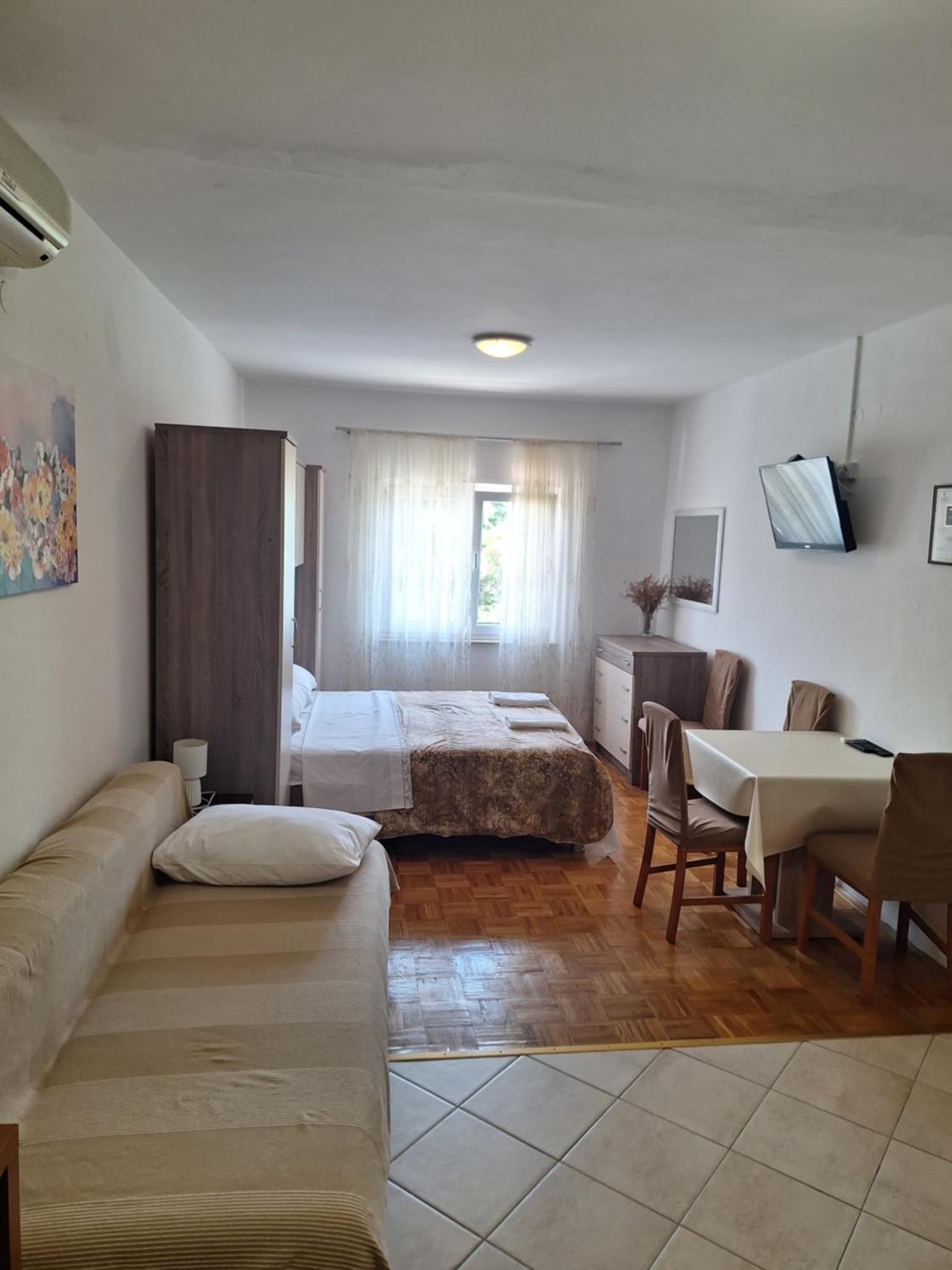 Diana Rooms And Apartments ستاريغغاد باكلينتسا المظهر الخارجي الصورة