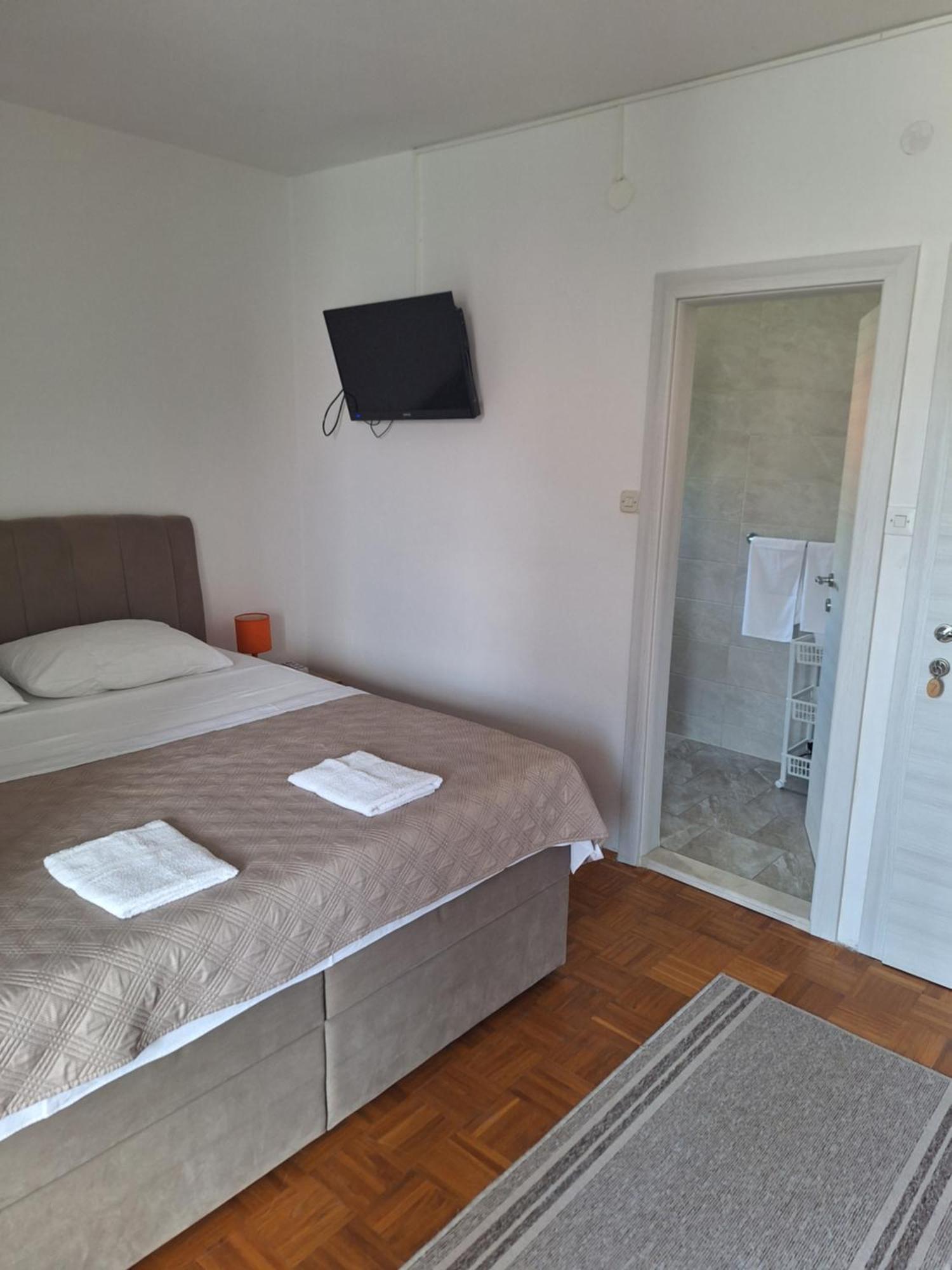 Diana Rooms And Apartments ستاريغغاد باكلينتسا المظهر الخارجي الصورة
