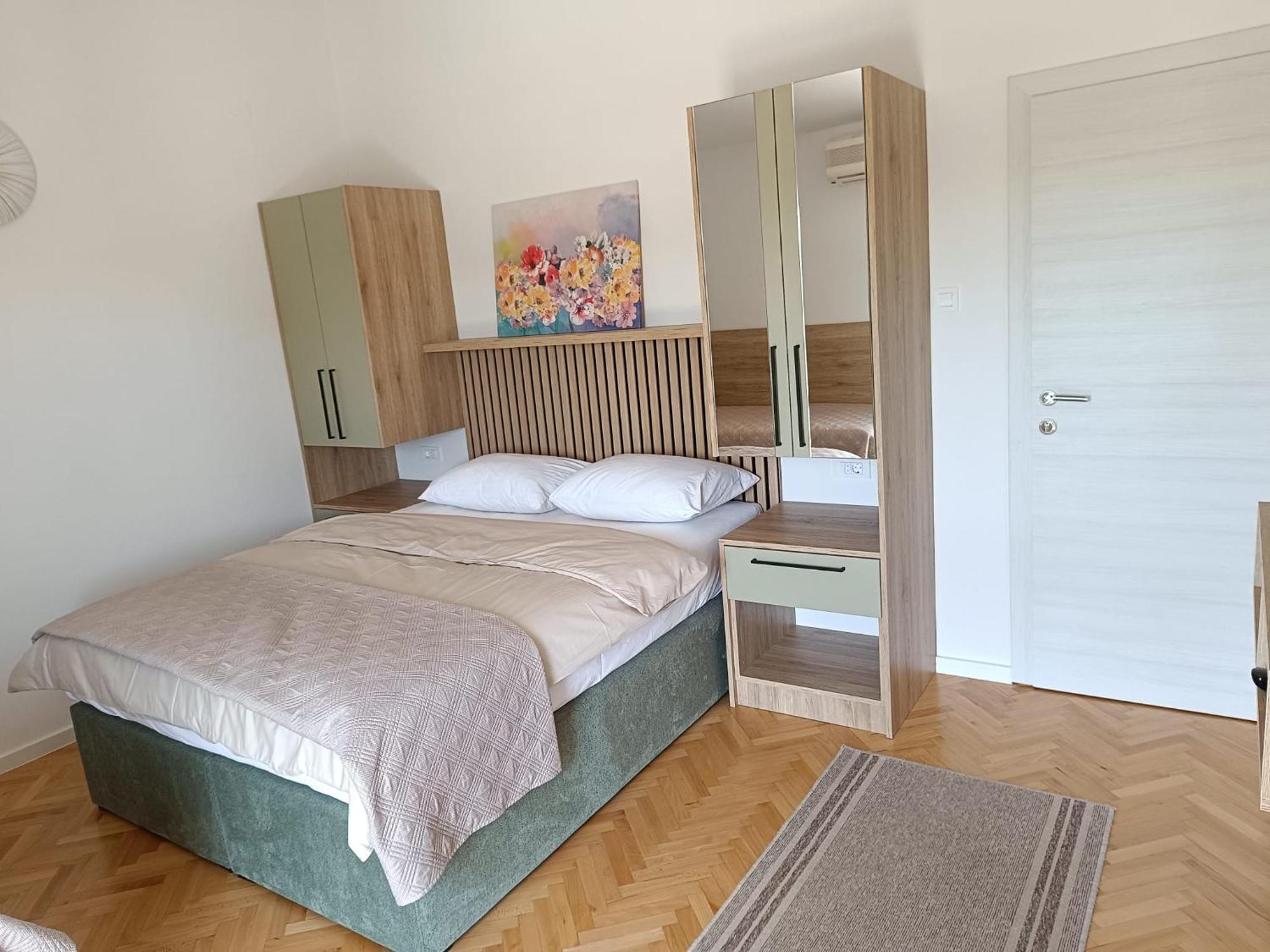 Diana Rooms And Apartments ستاريغغاد باكلينتسا الغرفة الصورة