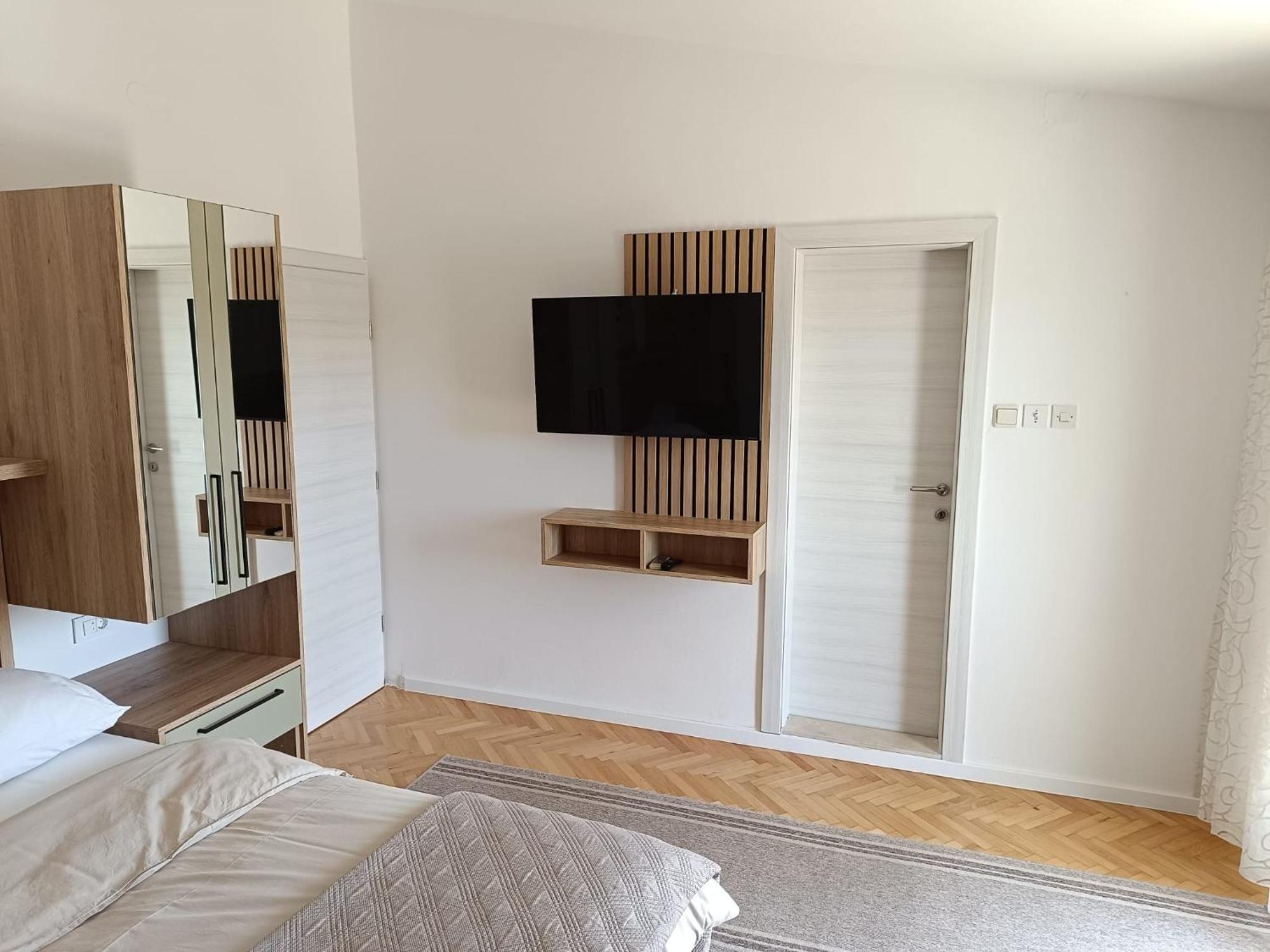 Diana Rooms And Apartments ستاريغغاد باكلينتسا الغرفة الصورة