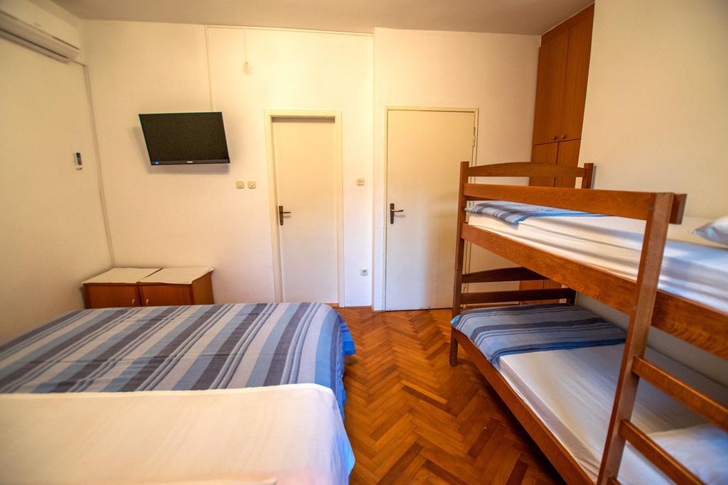 Diana Rooms And Apartments ستاريغغاد باكلينتسا المظهر الخارجي الصورة